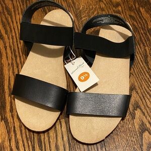 Universal Thread Black Strappy Flat Sandals - Size 9.5